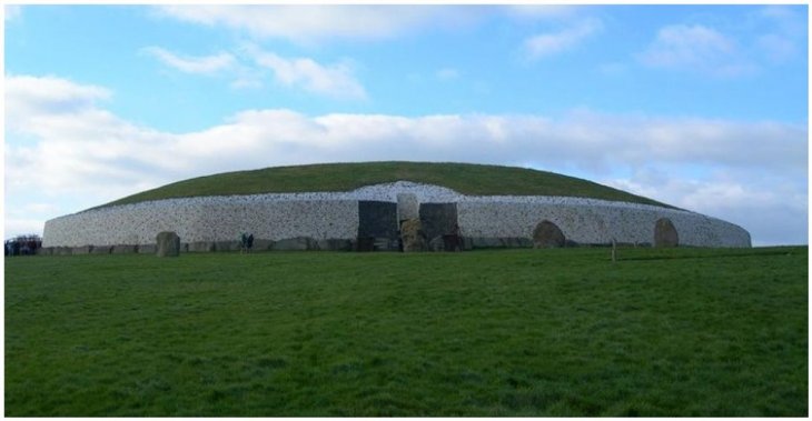 Гробница Ньюгрейндж в Ирландии старше, чем Великие пирамиды в Египте