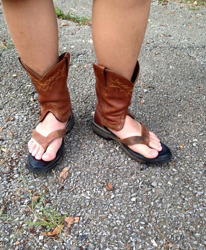 Странные летние ковбойские сапоги-сандалии