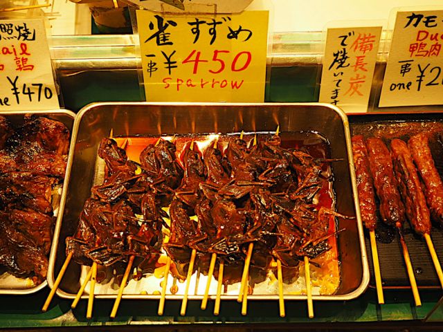 Необычный деликатес от уличного торговца из Японии