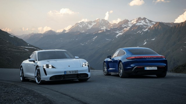 Компания Porsche официально представила электромобили Taycan