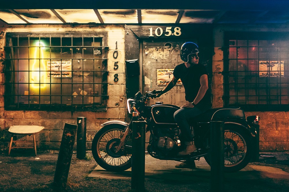 Мотоциклы и автомобили на снимках Мэтью Джонса