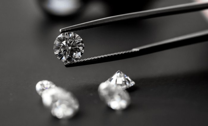 Почему бриллианты измеряют в каратах?