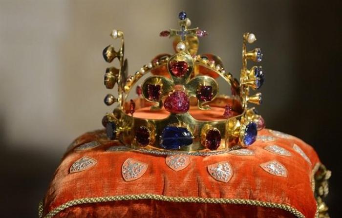 Знаменитые короны средневековых монархов