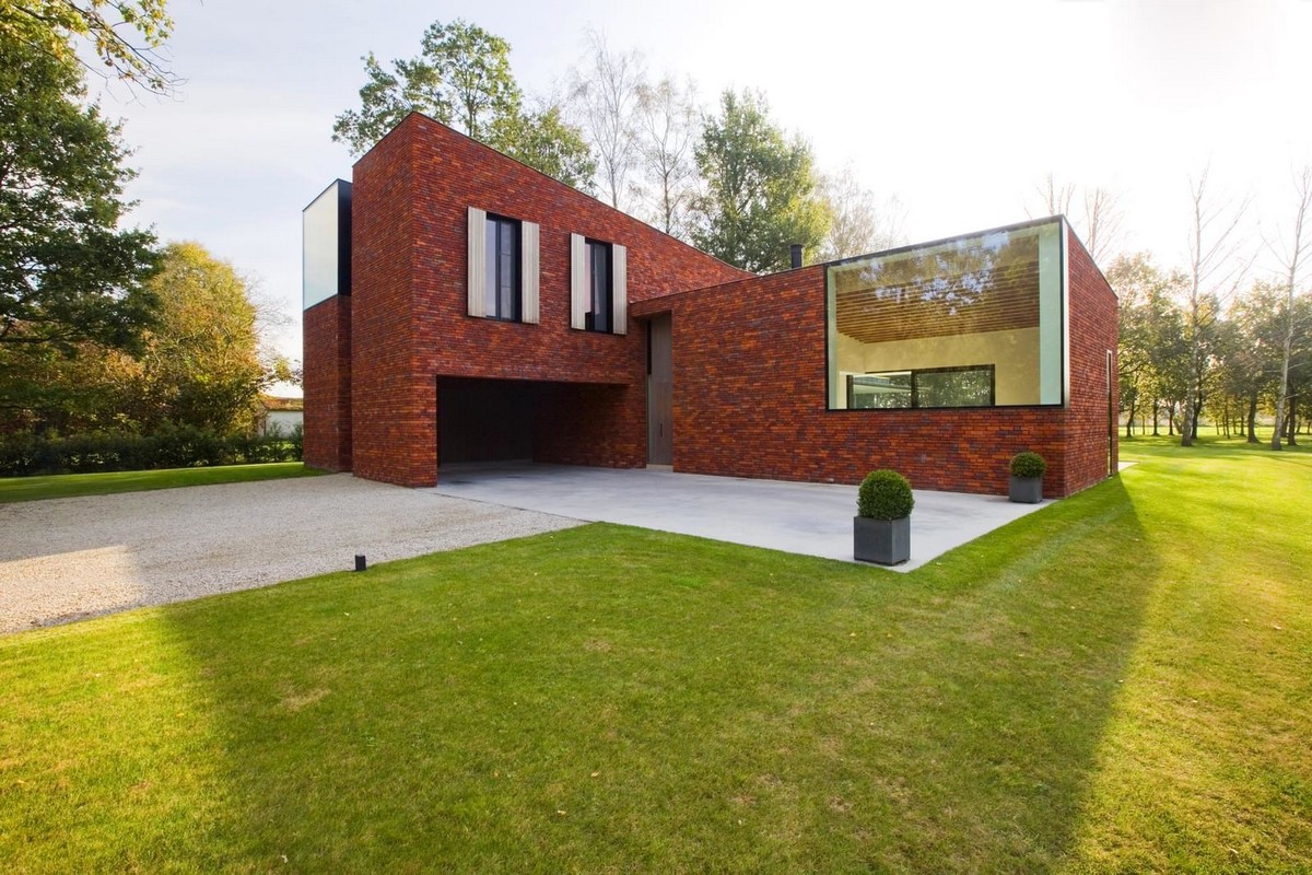 Современный дом из красного кирпича в Бельгии