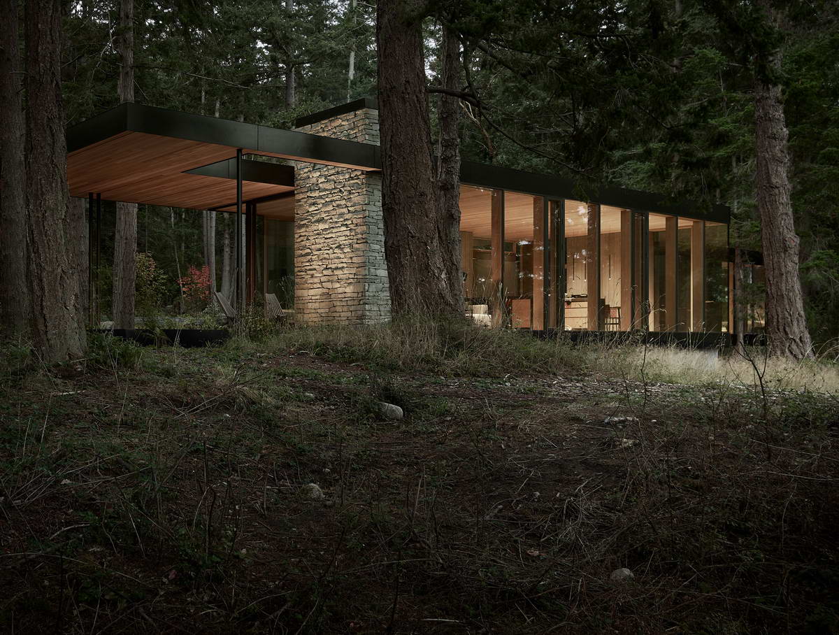 Модернистский лесной дом на острове Уидби в США