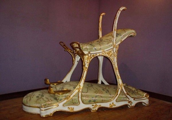 На торги выставлено легендарное кресло для утех Эдуарда VII