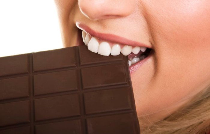 Почему зубы болят от сладкого?