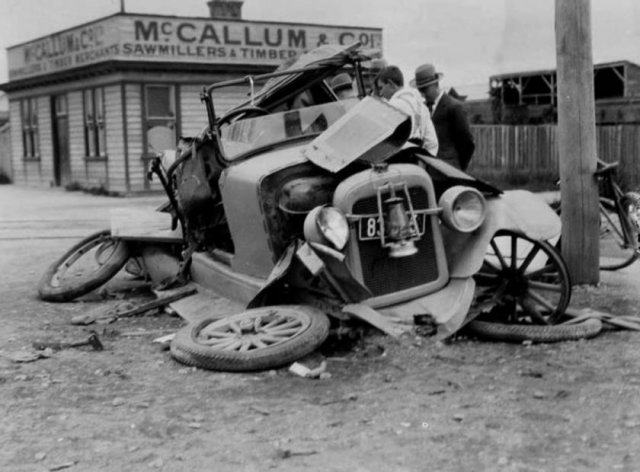 Фотографии аварий в годы, когда автомобилей было довольно мало
