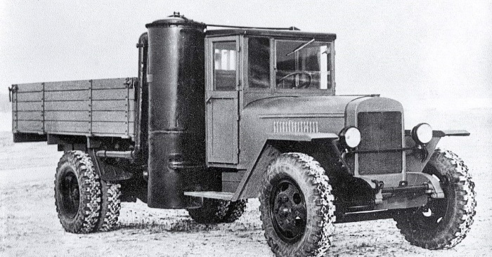 Грузовой автомобиль ЗиС-21А, который работал на дровах