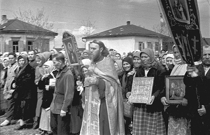 Как православная церковь объединилась с властью во времена ВОВ