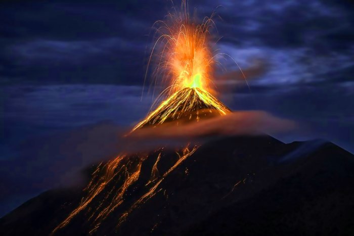 Каким образом происходит извержение вулкана
