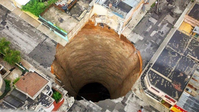 Что может произойти, если прыгнуть в сквозной тоннель через Землю?