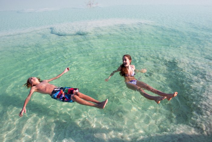 Почему вода в Мертвом море считается ядовитой