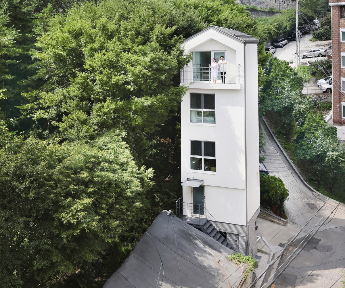 Вертикальный узкий дом в Южной Корее