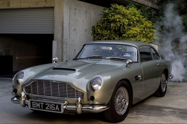Копию автомобиля Джеймса Бонда Aston Martin DB5 продали на аукционе