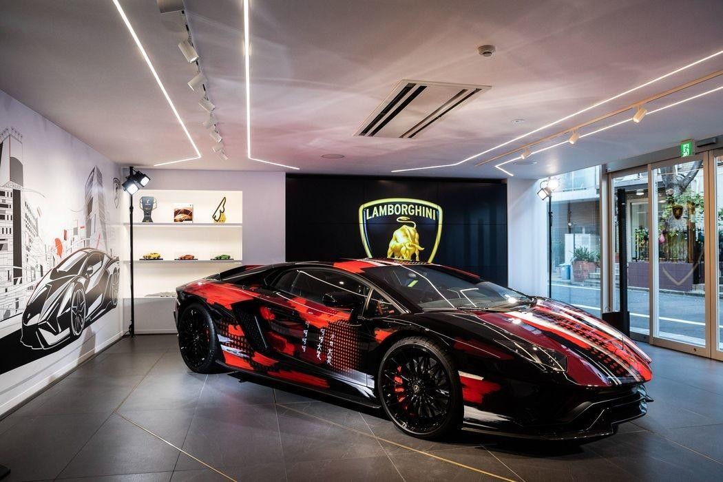Модельер превратил Lamborghini Aventador S в арт-объект