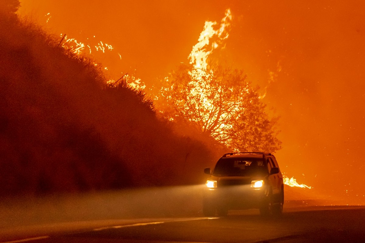 Пожар в каньоне Сильверадо в Калифорнии