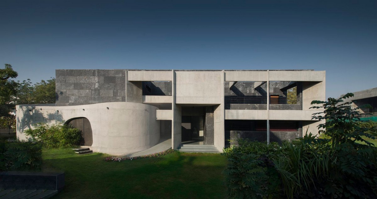 Стильная бетонная резиденция в Индии