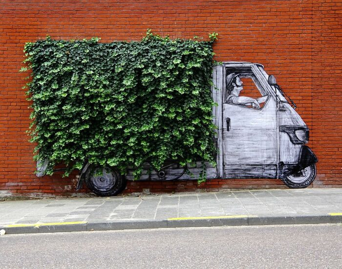 Уличные рисунки художника Levalet взаимодействуют с окружающей средой