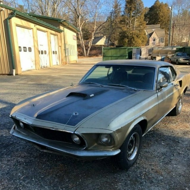 Ford Mustang 1969 года, который простоял 40 лет без движения