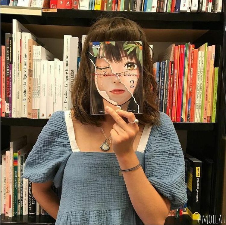 Люди подставляют лица к обложкам книг: челлендж #Bookface