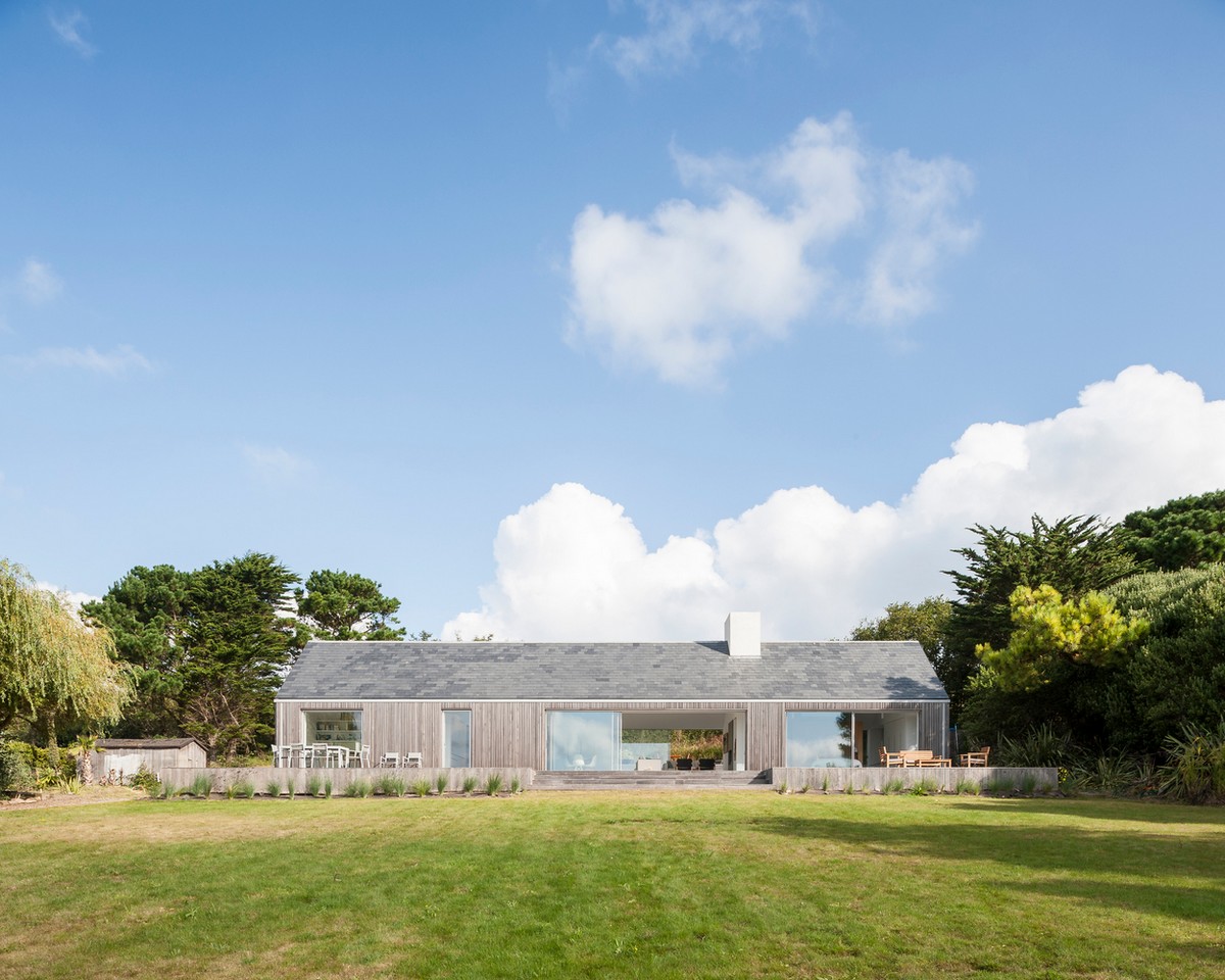 Энергоэффективный семейный дом для отдыха на острове Олдерни