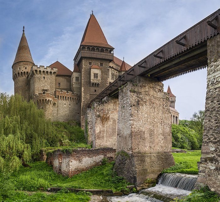 Примеры средневековых замков, которые прекрасно сохранились