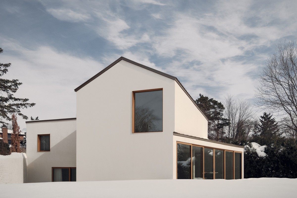 Простой белый дом в стиле «минимализм» в Канаде