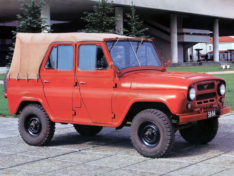 Различные версии легендарного советского внедорожника УАЗ-469