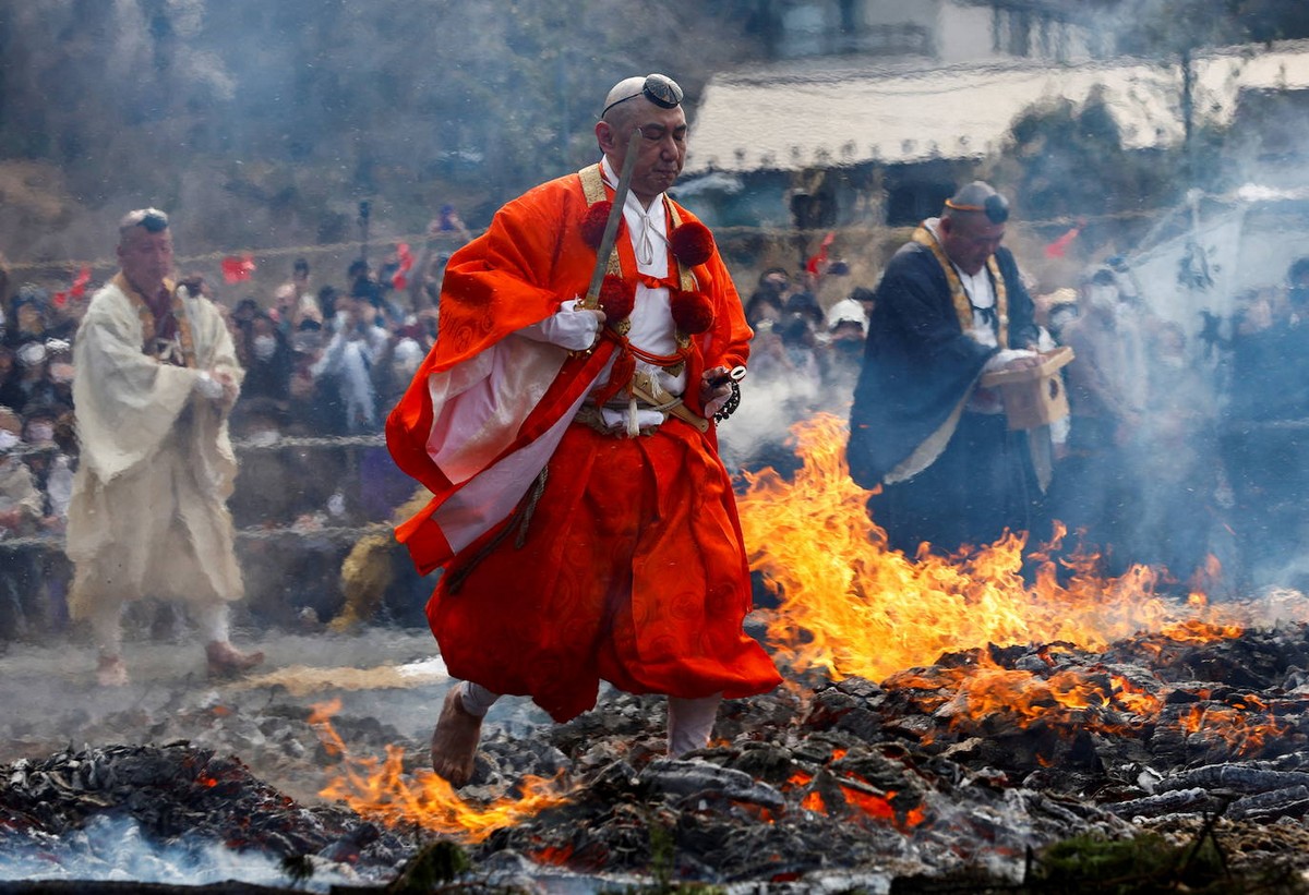 Фестиваль хождения по огню в Японии