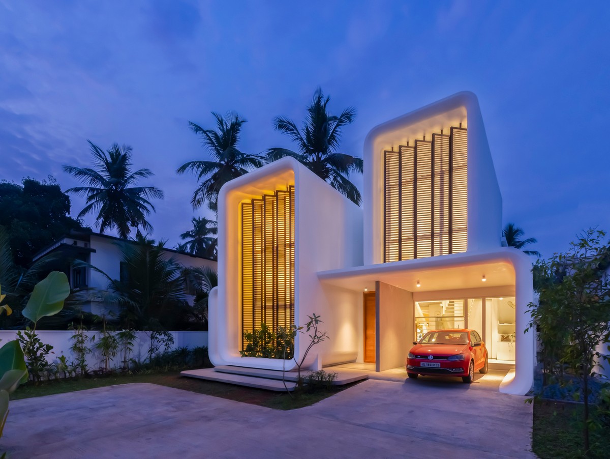 Семейный дом со смелым геометрическим фасадом в Индии