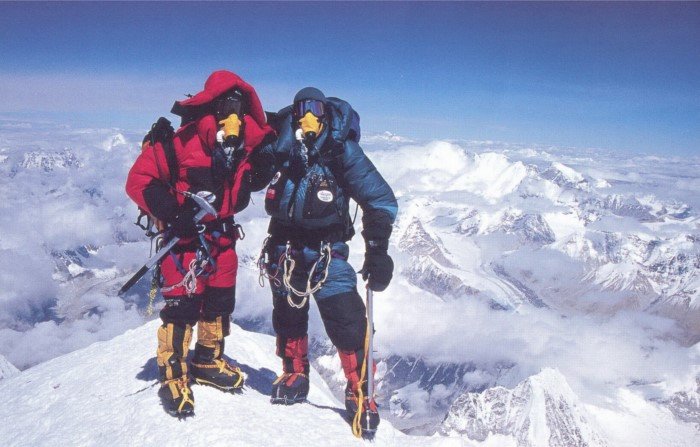 Почему некоторым альпинистам не нужны кислородные баллоны?