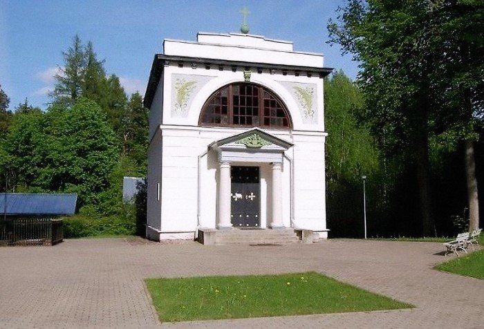Гробницы знаменитых деятелей в странах бывшего СССР, кроме мавзолея Ленина