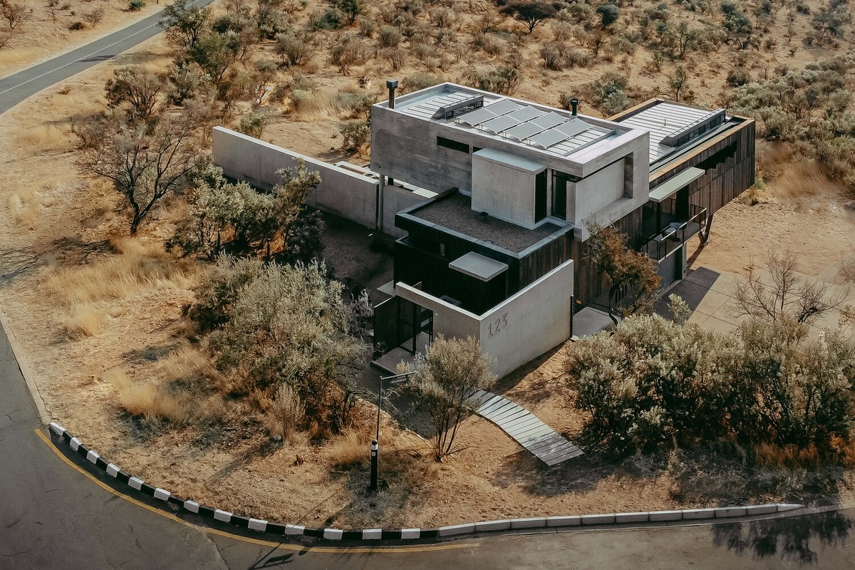 Современная трехуровневая резиденция в Намибии