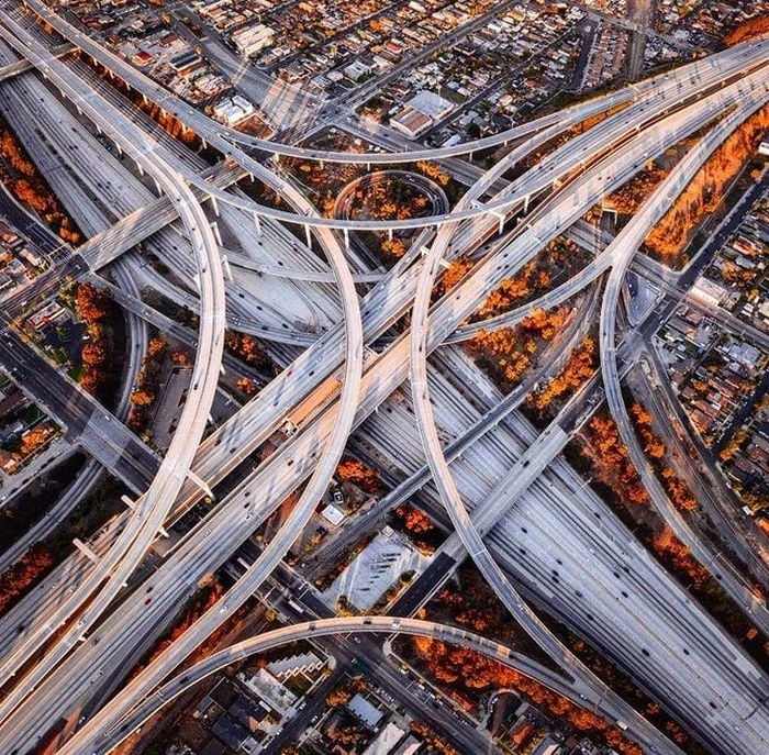 Примеры фантастической инфраструктуры на снимках