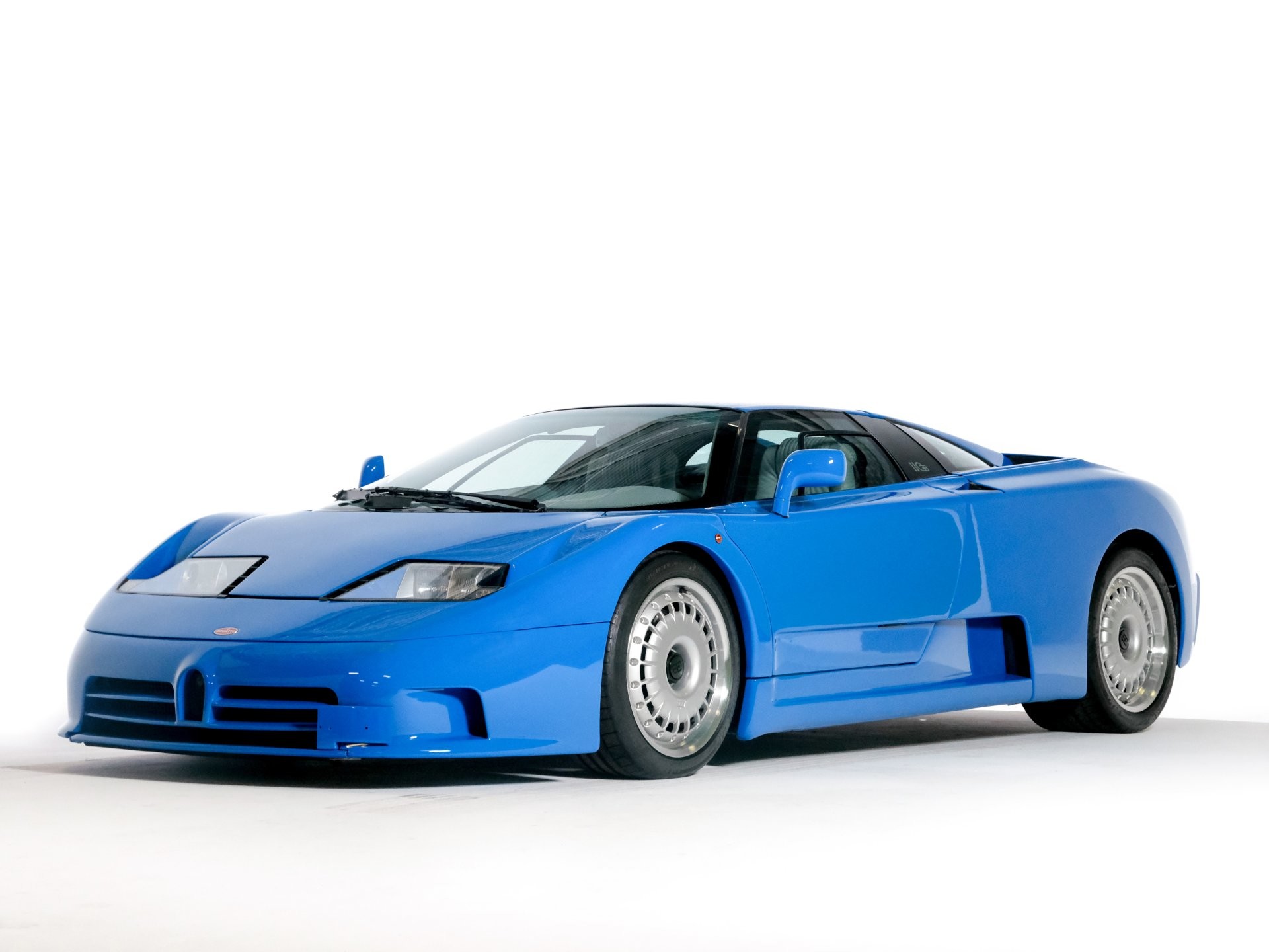 Прототип Bugatti EB110 был продан с молотка