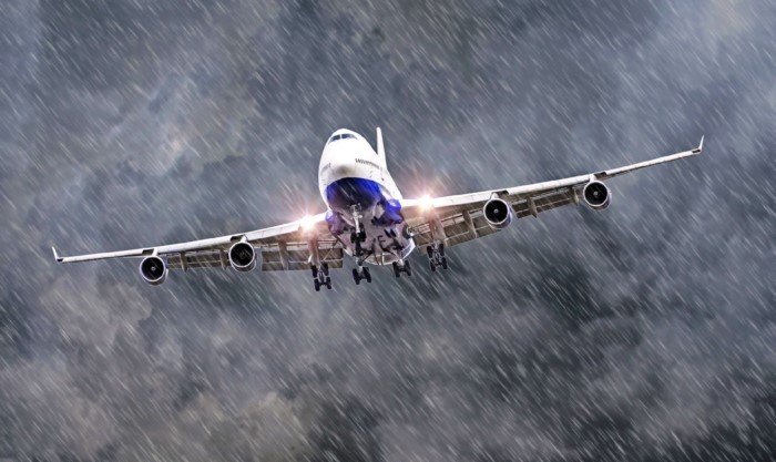Почему двигатели самолетов не глохнут во время дождя?