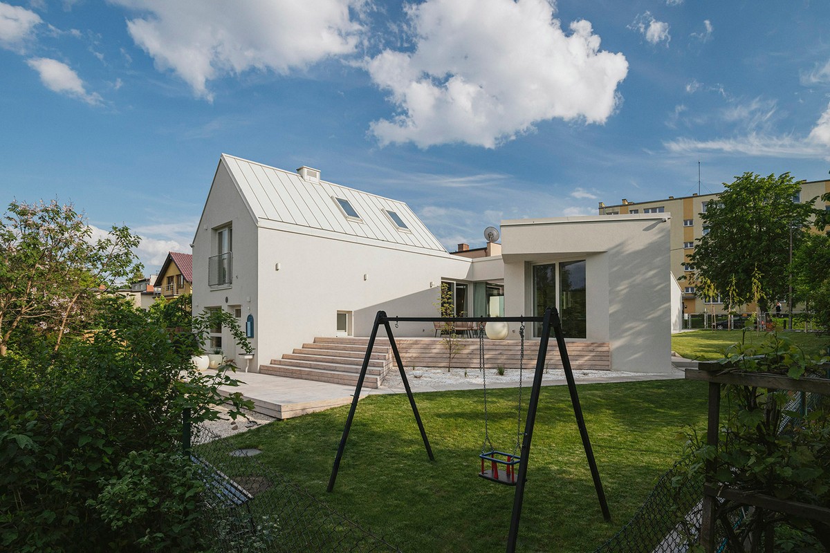 Современный семейный дом с оазисом в Польше