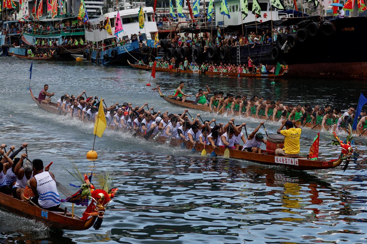 Культовые гонки на лодках-драконах в Гонконге