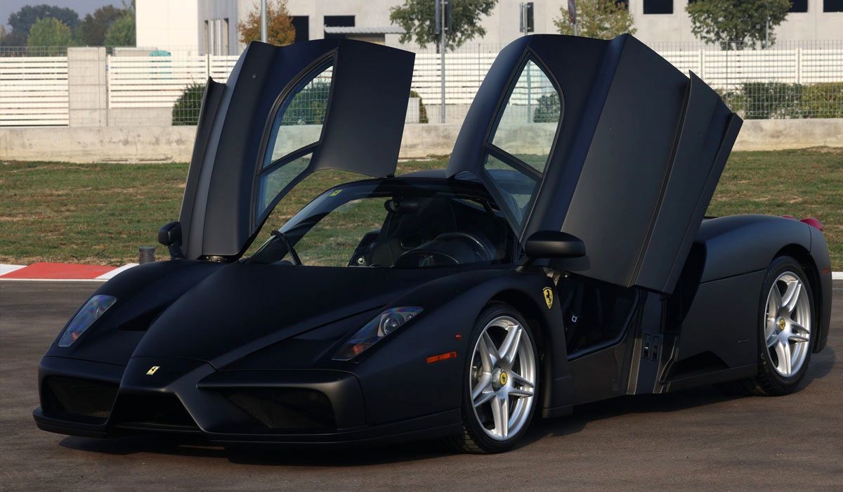 Уникальный черный матовый Ferrari Enzo 2004 года