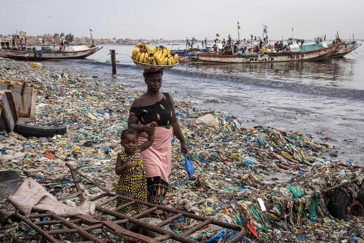 Как красивая бухта Ханн в Дакаре изменилась до промышленной свалки