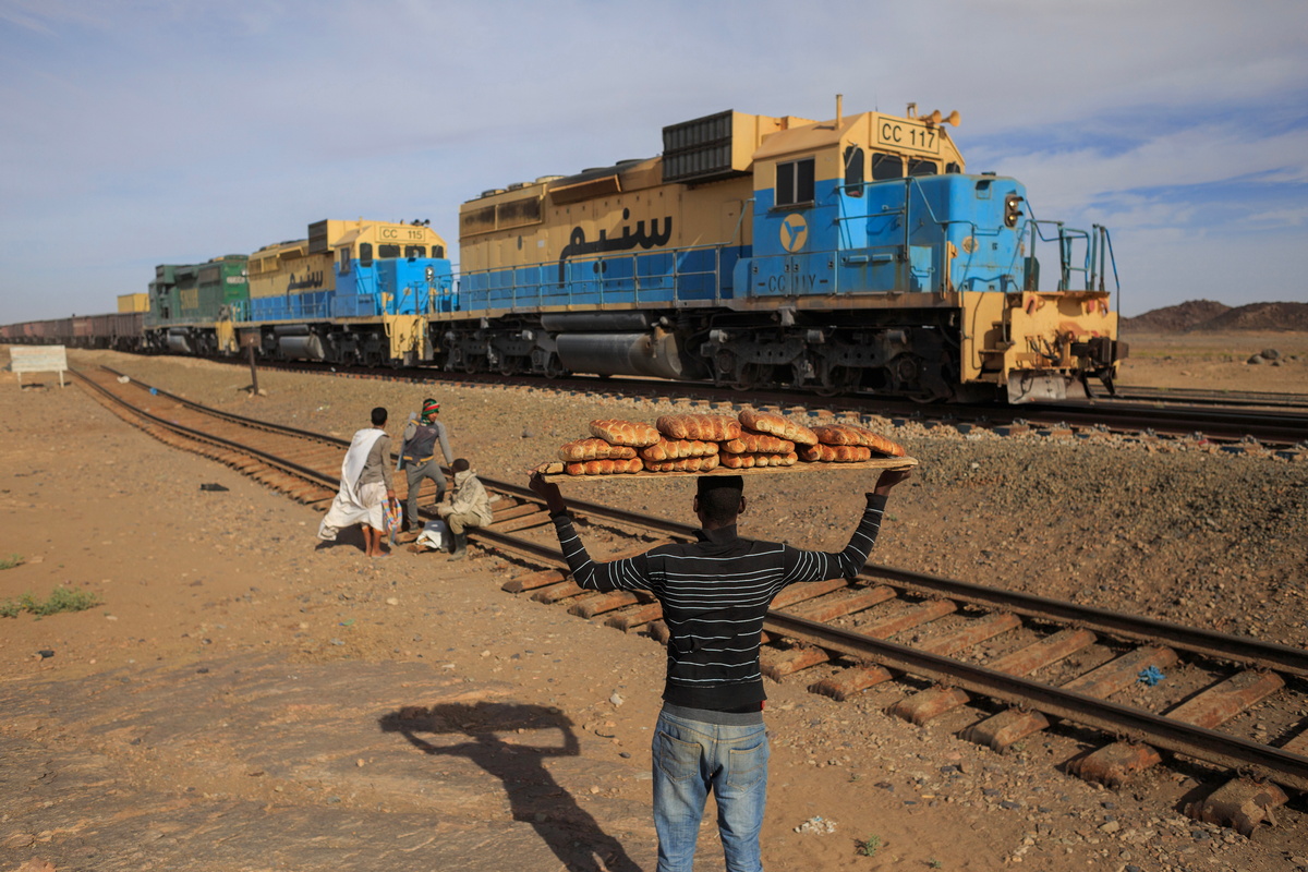 Железные дороги африки. Мавритания железная дорога. Самый длинный поезд в мире Мавритания. Мавритания поезд. Поезд пустыни Мавритания.