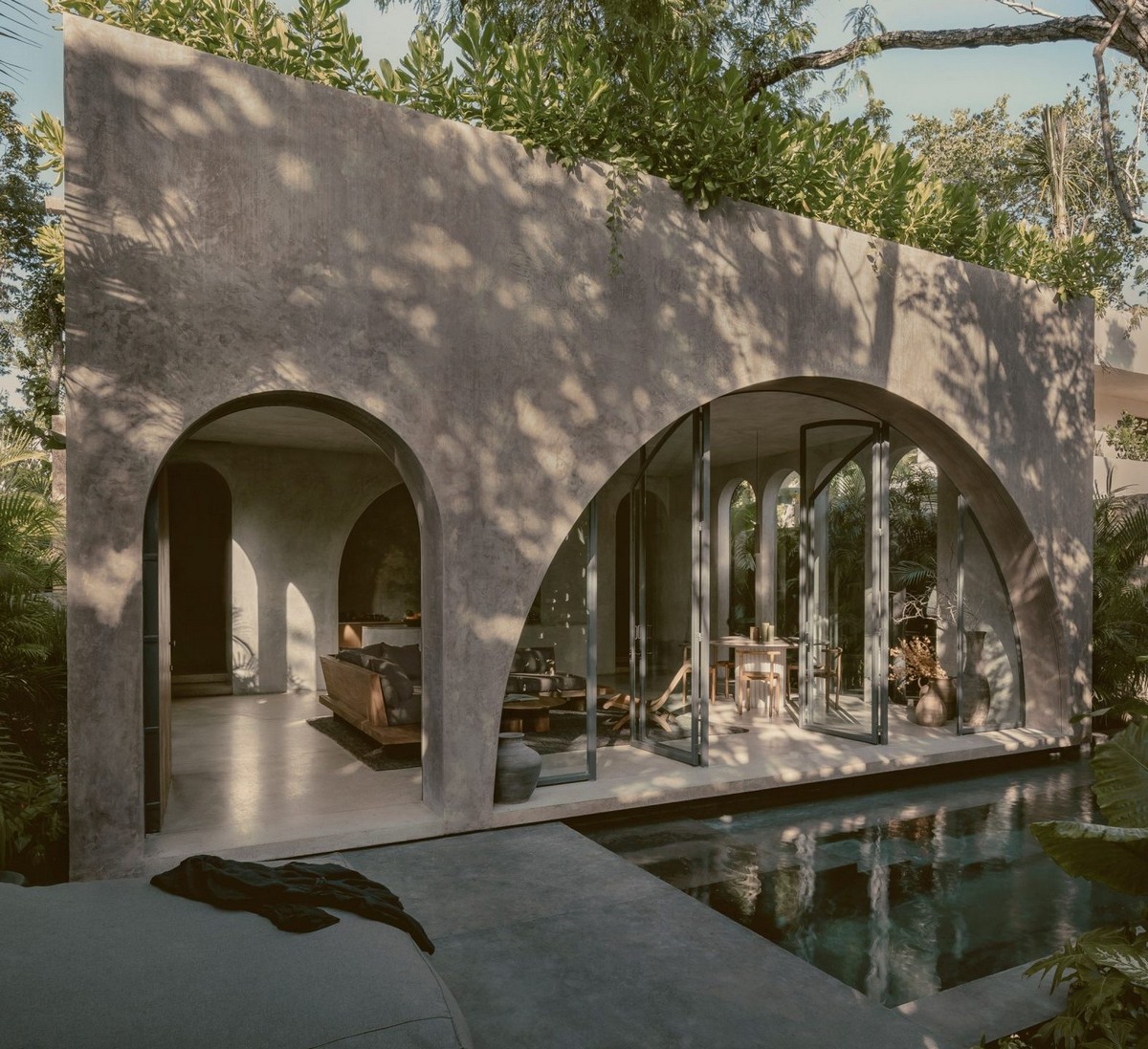 Бетонный дом с арками в Мексике