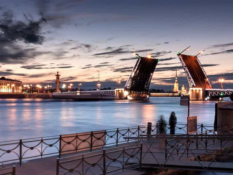 Белые ночи и разводные мосты: уникальные экскурсии по Петербургу